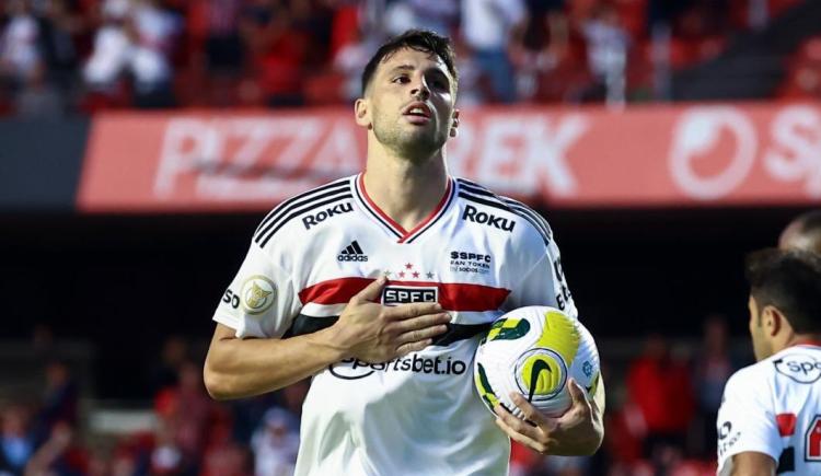 Imagen de El gesto de Jonathan Calleri que conmovió al entorno del futbolista internado en Brasil