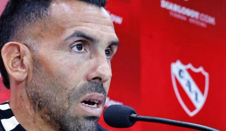 Imagen de Tevez, al rojo vivo: "jugamos contra 14"