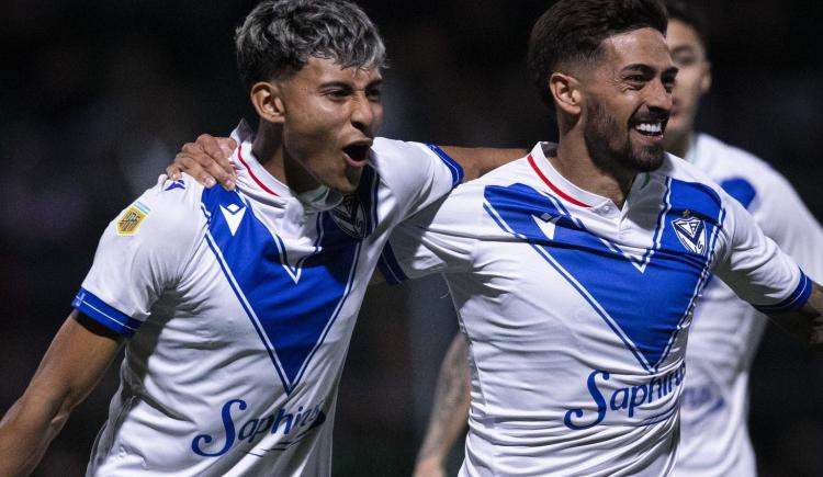 Imagen de Con suplentes y dos golazos, Vélez derrotó en San Juan a San Martín