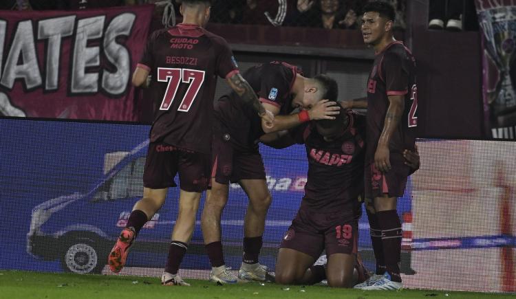 Imagen de Valois mucho: Lanús se quedó agónicamente con el clásico y cortó una larga racha como local ante Banfield