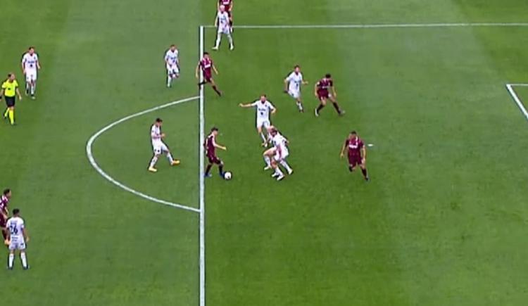 Imagen de MIRÁ EL GOL DE LANÚS UN METRO ADELANTADO