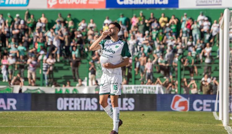 Imagen de Verde esperanza: Sarmiento se hizo fuerte con uno menos y le ganó a Aldosivi