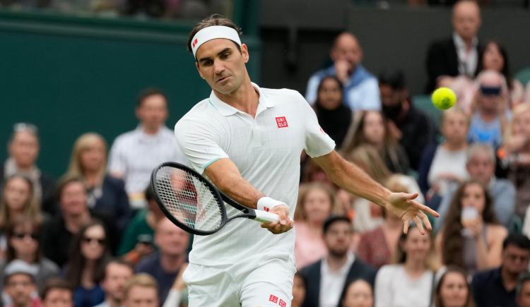 Imagen de FEDERER, AL BORDE DEL ABISMO: SE SALVÓ POR LA LESIÓN DE MANNARINO Y AVANZA EN WIMBLEDON