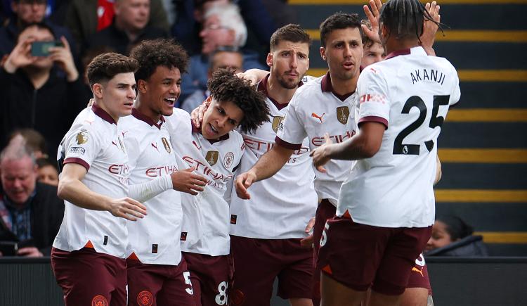 Imagen de Manchester City ganó con Julián Álvarez como titular y sigue soñando con la Premier League