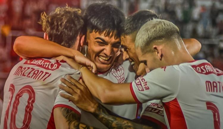 Imagen de Con un insólito penal, Huracán derrotó a Tigre y festejó por primera vez