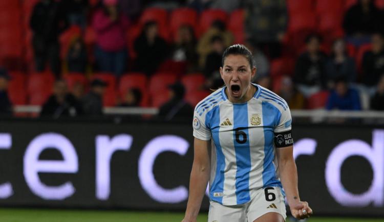 Imagen de Argentina venció por penales a Uruguay y se quedó con el tercer puesto de la Copa América Femenina