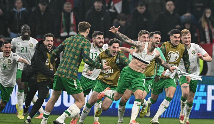 Imagen de Remontada épica: Irlanda hizo un gol a los 95 minutos y se metió en el repechaje al Mundial 2026