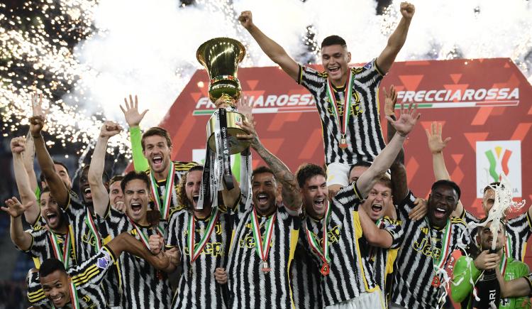 Imagen de Juventus cortó una sequía de tres años sin títulos al levantar la Copa Italia