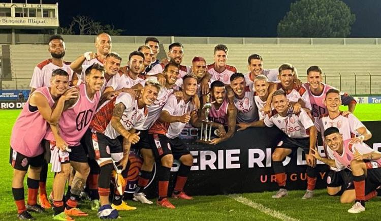 Imagen de BARRACAS VOLVIÓ A GANAR EN URUGUAY