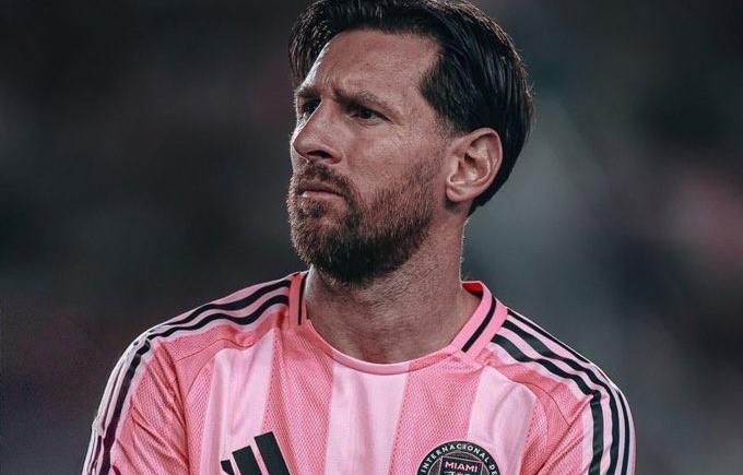 Imagen de Durísimos con Messi: "No es la primera vez que lo vemos caminar mientras los jugadores de PSG corren"