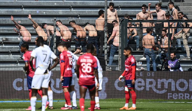 Imagen de Los hinchas mostraron la cola: ¿protesta o distracción?