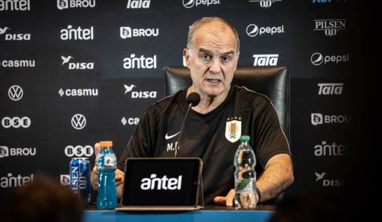 Imagen de Bielsa rompió el silencio tras el papelón de Uruguay: "Uno se siente avergonzado"