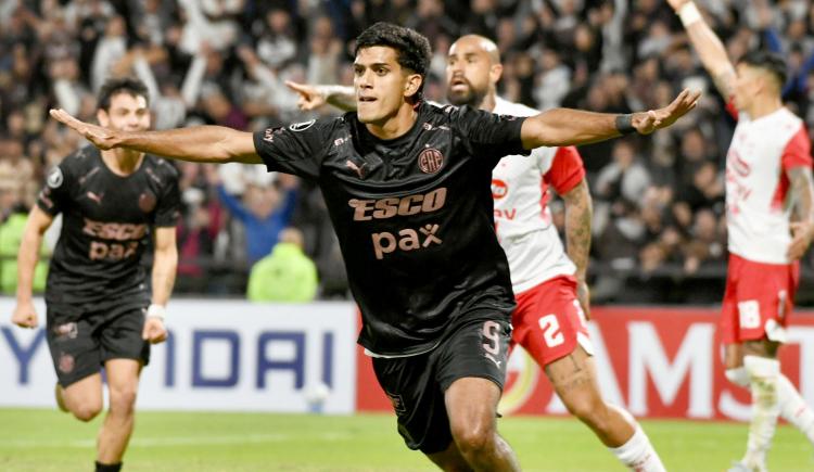 Imagen de Nadie le quita la ilusión: Platense le ganó a Independiente Santa Fe y escolta a Corinthians