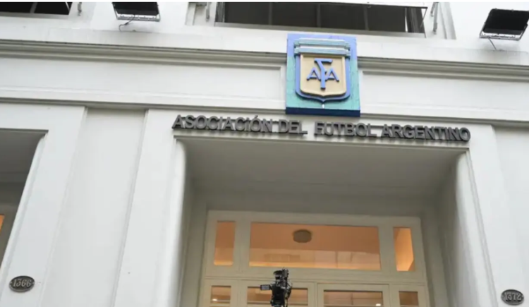 Imagen de Voto a voto y con doble instancia: cómo se define en el Tribunal de Disciplina el fallo entre Boca y Vélez