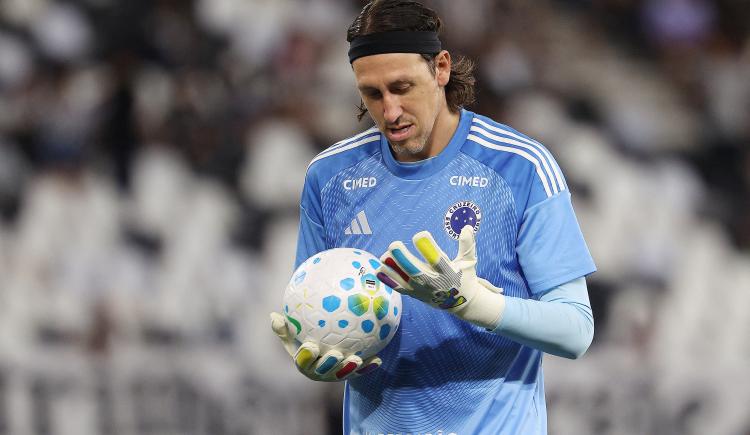 Imagen de El insólito pedido de Cassio al árbitro para que frenara un partido en Brasil