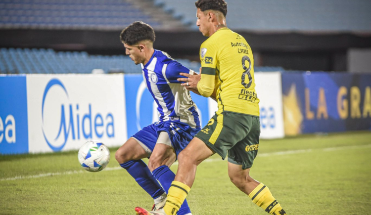 Imagen de El palo evitó el triunfo de Defensa y Justicia ante Cerro Largo en el Centenario
