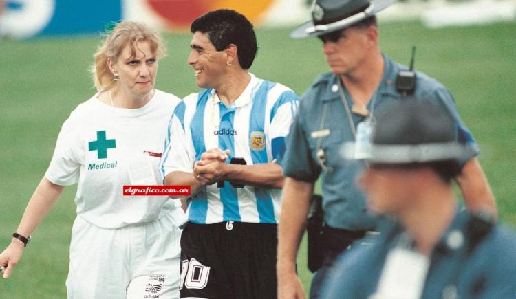 Imagen de A 29 años del día que le cortaron las piernas a Maradona