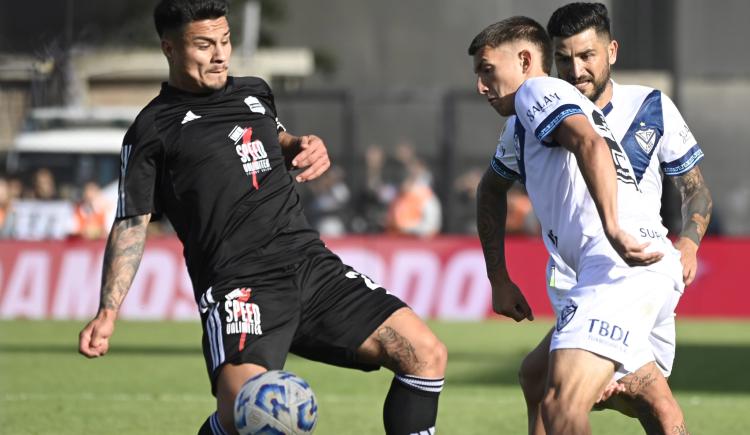 Imagen de Vélez empató 1-1 ante Riestra y dejó abierta la Liga Profesional