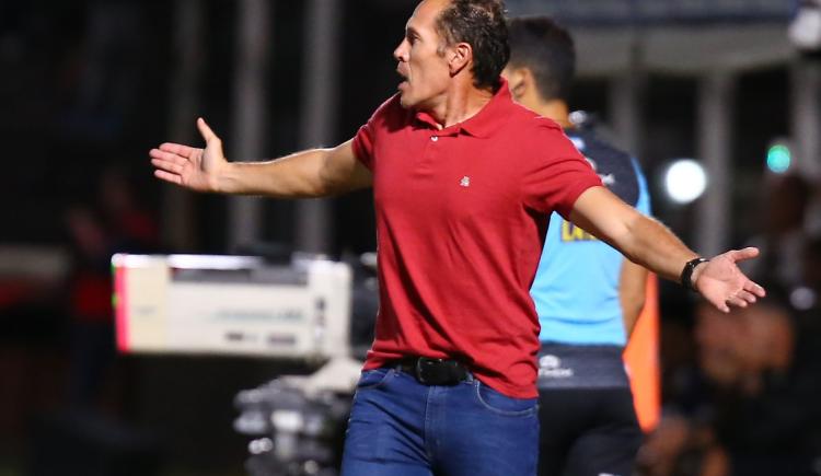 Imagen de Lucas Bovaglio dejó de ser el entrenador de Instituto
