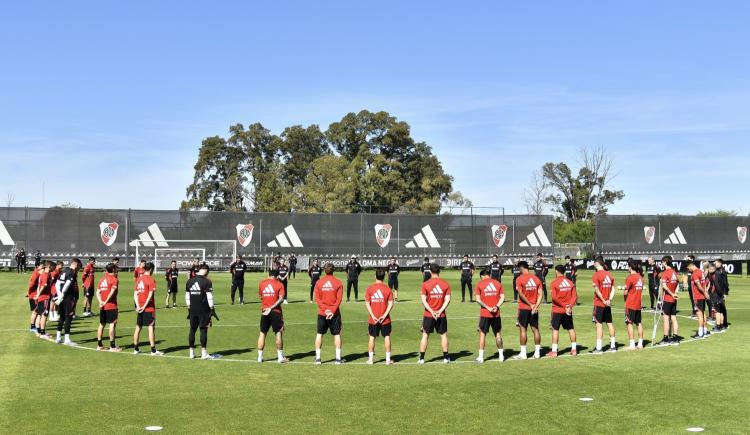 Imagen de Emotivo homenaje de River y Gallardo por la muerte de Miguel Russo