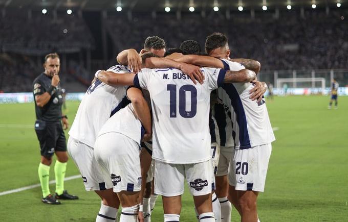 Imagen de Cuartetazo cordobés: Talleres bailó a Central en el Kempes