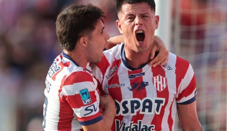 Imagen de Unión aprovechó la superioridad numérica y se afirmó en zona de playoffs