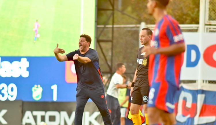 Imagen de Damián Ayude se refirió a su continuidad tras la abultada derrota de San Lorenzo