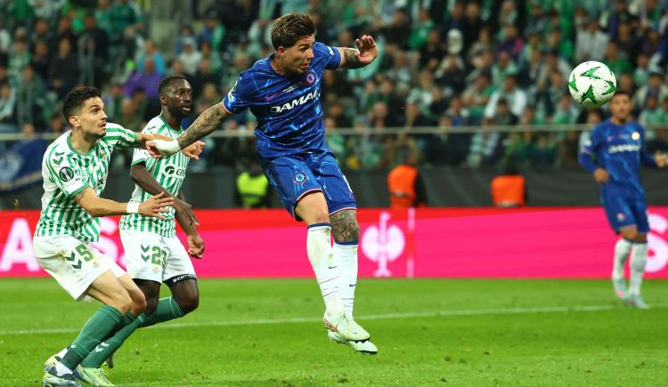 Imagen de De cabeza al título: el gol de Enzo Fernández que revivió a Chelsea