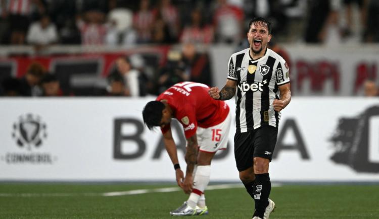 Imagen de Estudiantes perdió 3-2 frente a Botafogo y postergó su clasificación