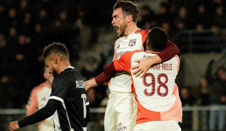 Imagen de Nicolás Tagliafico le marcó el camino a Lyon