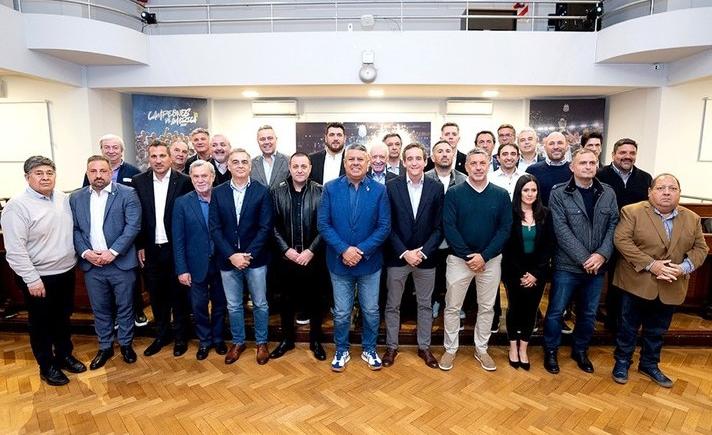 Imagen de La AFA le respondió a Fassi tras su pedido de suspensión de las elecciones del 17 de octubre