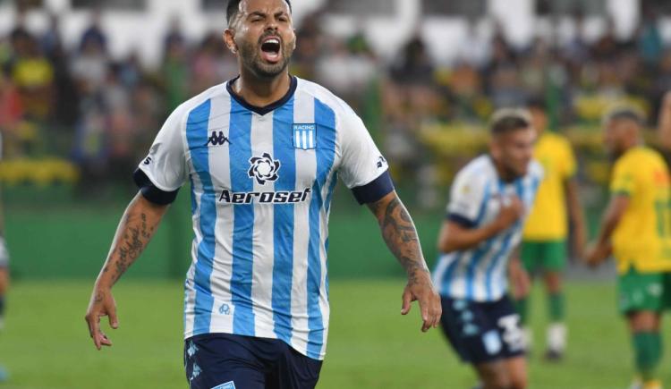 Imagen de Edwin Cardona: "deseo seguir vistiendo los colores de Racing y poder revertir esta situación"