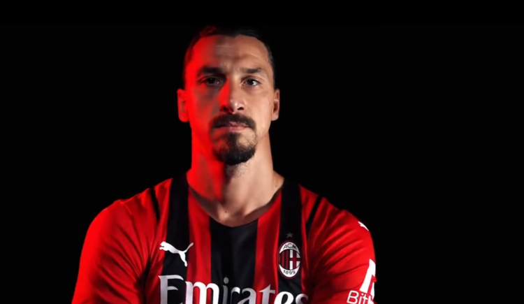 Imagen de Zlatan Ibrahimovic renueva por una temporada con el Milan