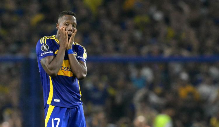 Imagen de La vida después de Boca: Luis Advíncula fue presentado en su nuevo club