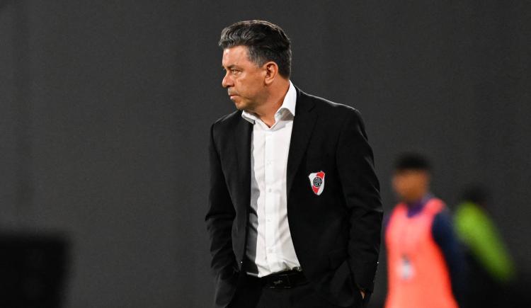 Imagen de La noche de Gallardo, desde el saludo con Tevez hasta la retirada en silencio