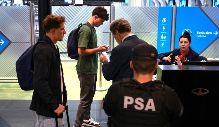 Imagen de Los dos rugbiers franceses acusados de violación regresaron a su país
