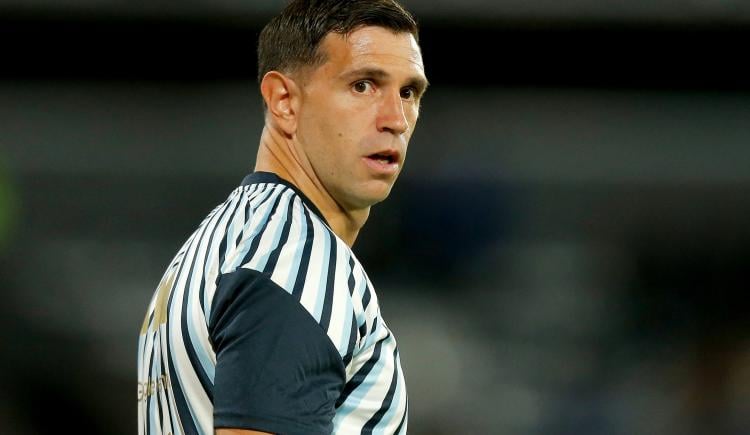 Imagen de "¿Nuevo número 10?", Dibu Martínez candidateó a un compañero para heredar la camiseta de Messi