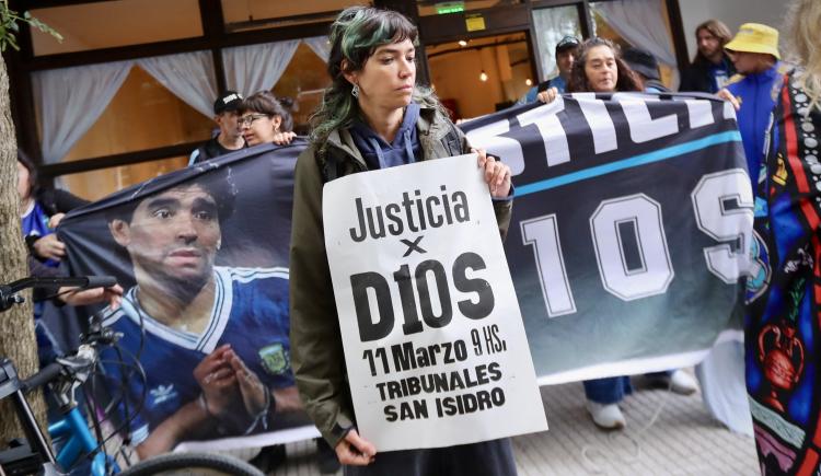 Imagen de La cruda revelación del primer policía que vio el cuerpo de Maradona