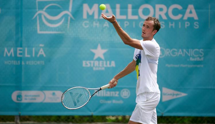 Imagen de MEDVEDEV SE METIÓ EN CUARTOS DE MALLORCA
