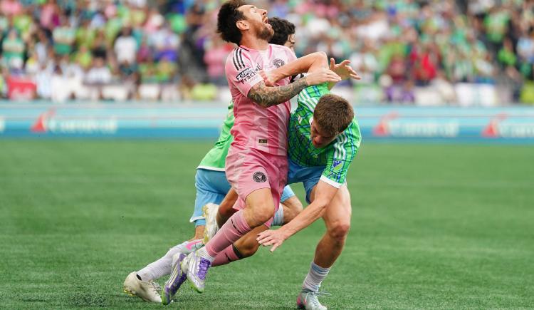 Imagen de Un tackle a la ilusión: Seattle venció a Inter Miami y Messi no pudo gritar campeón