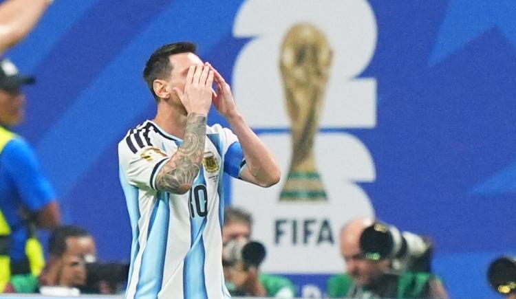 Imagen de Comienzo cruzado: el penal que Messi no logró transformar en gol