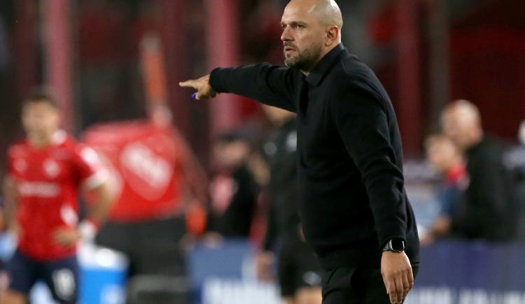 Imagen de Sorpresa: Un técnico brasileño, el máximo candidato a reemplazar a Gustavo Quinteros en Independiente