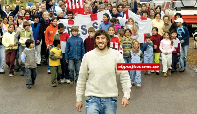Imagen de Mariano Pavone, el goleador del pueblo
