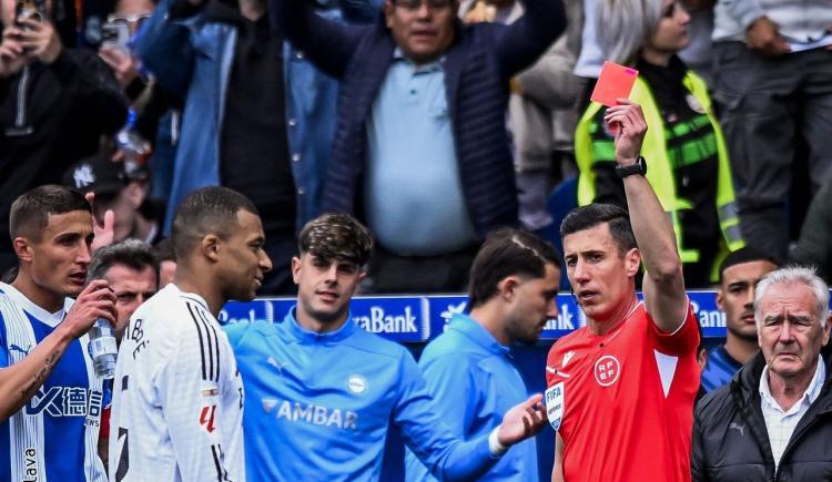 Imagen de Mbappé "la lió": roja por una plancha brutal en el triunfo de Real Madrid