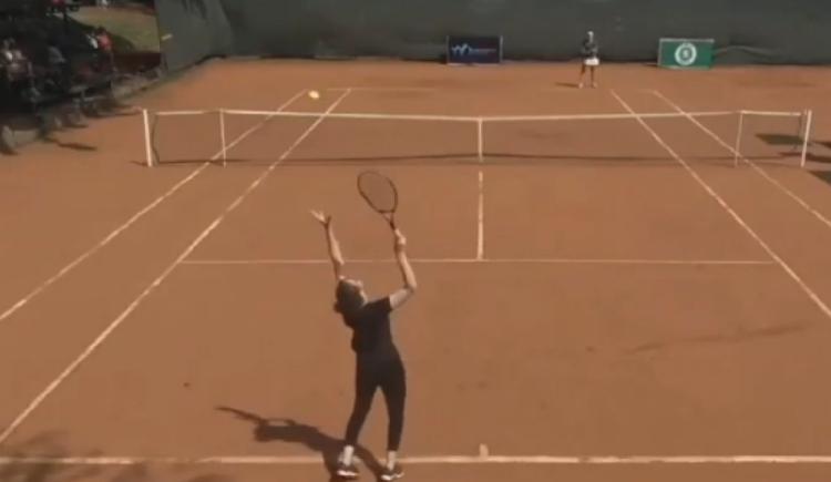 Imagen de Le dieron un wild card y no sabía agarrar una raqueta: la explicación del torneo tras el video viral