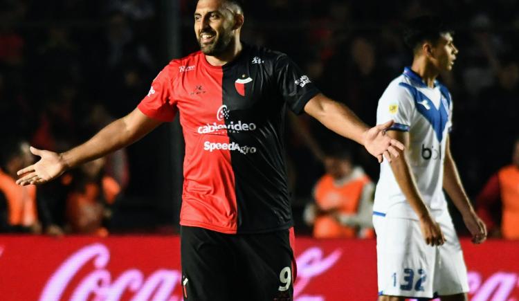 Imagen de Con un Wanchope Ábila afilado, Colón venció a Vélez