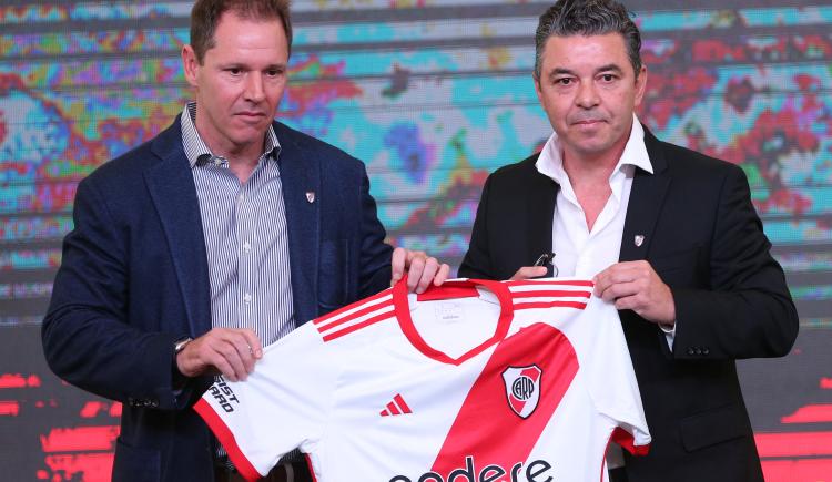 Imagen de Mercado de pases de River: ultimátum por un defensor y la lupa puesta en un futbolista de la Premier League