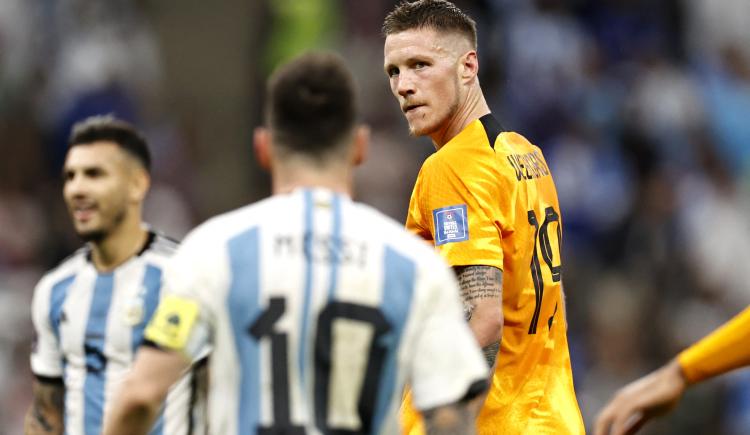 Imagen de Weghorst rompió el silencio: "Messi me decepcionó"