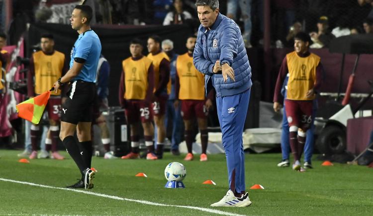 Imagen de Pellegrino, entre la clasificación de Lanús y el recuerdo a Maradona