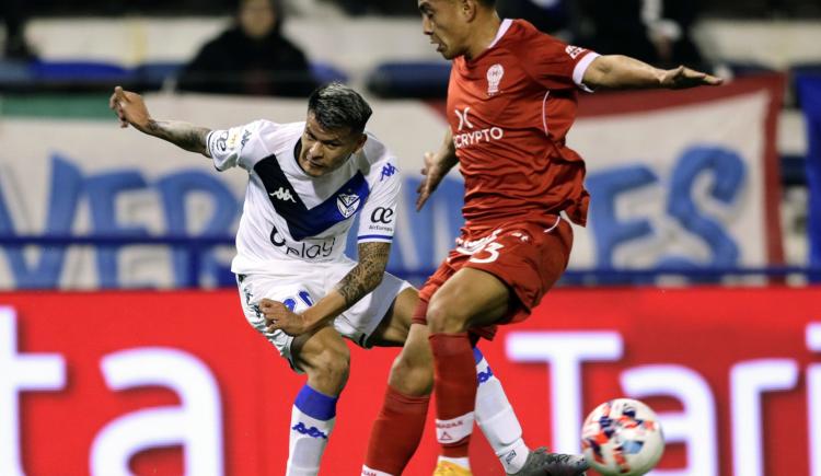 Imagen de Vélez y Huracán igualaron 1-1 en un polémico partido